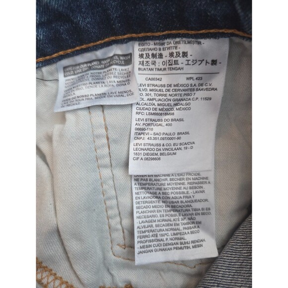 Levi Strauss & Co. Men's 559 Straight Jeans Size 38x30, Relaxed Fit, Medium Wash - Picture 6 of 7